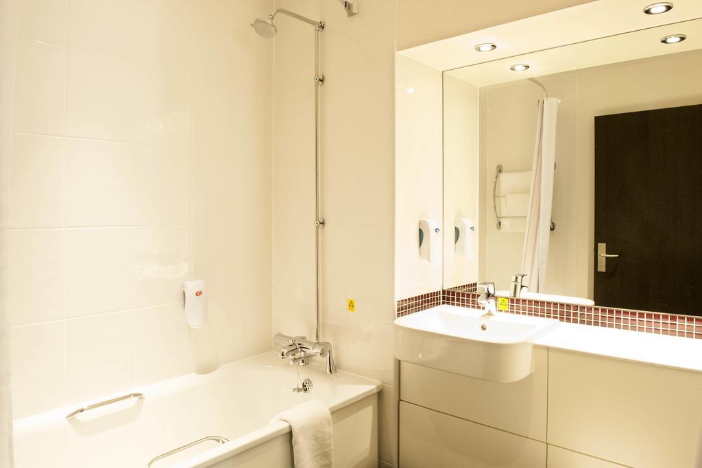 Premier Inn London City - Aldgate Szoba fotó